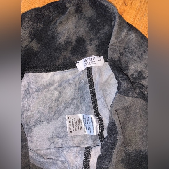 Woman’s Casual-Ware Bundle (M) - Picture 5 of 16